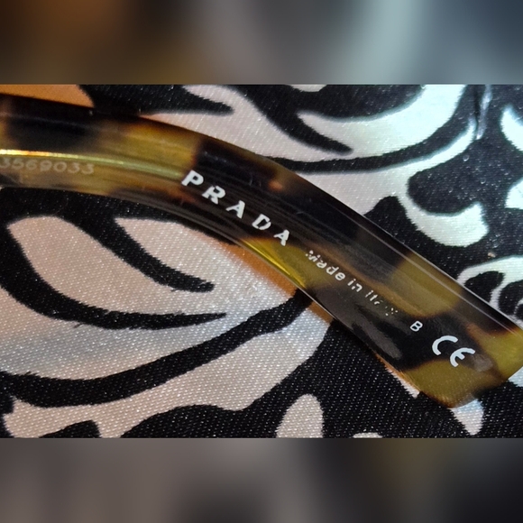 Prada Tortoiseshell Sunglasses SPR 23y-f 2au-05 - Picture 13 of 16